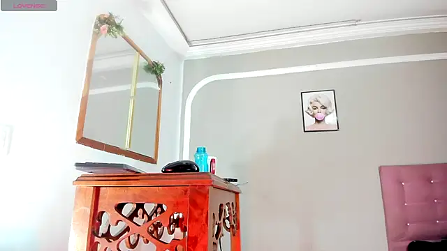 Snapshot of Jimena_Grey chatting on October 26, 6:58 pm Jimena Grey online show from October 26, 6:58 pm