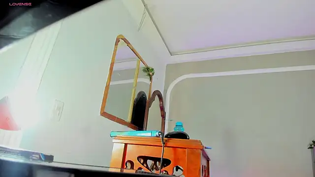 Snapshot of Jimena_Grey chatting on October 16, 11:57 am Jimena Grey online show from October 16, 11:57 am