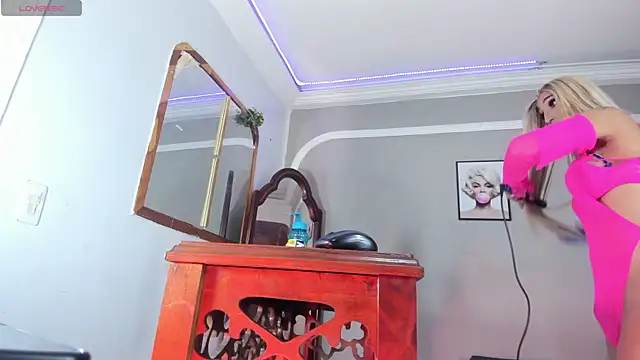 Snapshot of Jimena_Grey chatting on October 23, 1:55 am Jimena Grey online show from October 23, 1:55 am