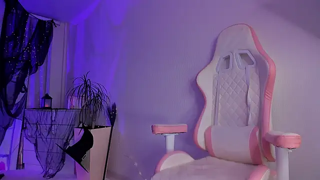 Snapshot of AnnaLunar chatting on October 29, 2:49 am AnnaLunar online show from October 29, 2:49 am