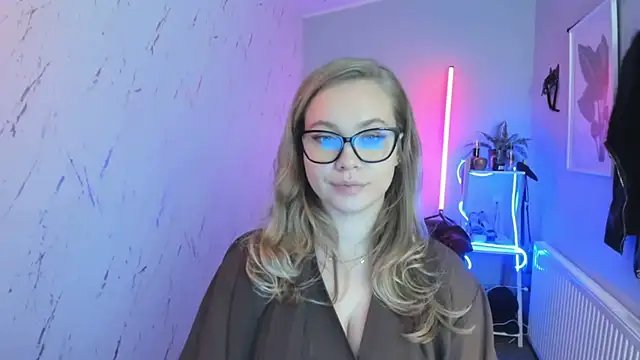 holly xglam online show from October 30, 10:00 pm