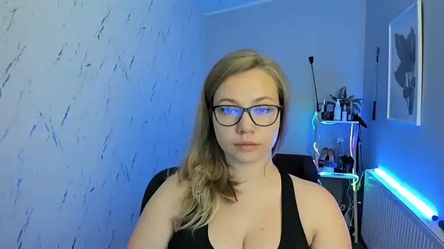 holly xglam online show from September 22, 5:11 pm