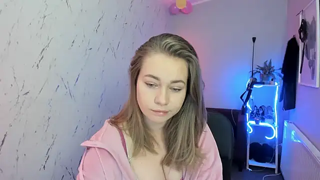 holly xglam online show from February 9, 8:33 pm