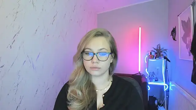 holly xglam online show from October 21, 5:39 pm