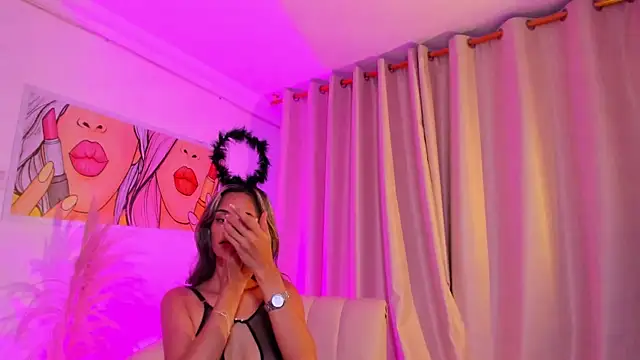 Snapshot of SkiinnyAna chatting on October 28, 7:41 pm SkiinnyAna online show from October 28, 7:41 pm