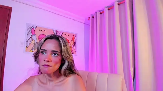 Snapshot of SkiinnyAna chatting on October 27, 7:30 pm SkiinnyAna online show from October 27, 7:30 pm