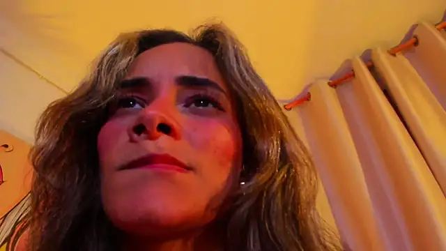 Snapshot of SkiinnyAna chatting on October 19, 8:00 pm SkiinnyAna online show from October 19, 8:00 pm