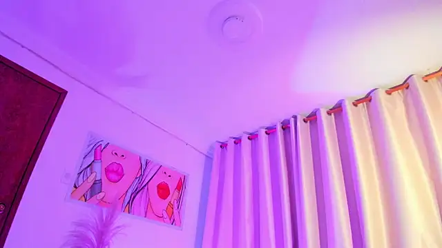 Snapshot of SkiinnyAna chatting on October 5, 8:14 pm SkiinnyAna online show from October 5, 8:14 pm