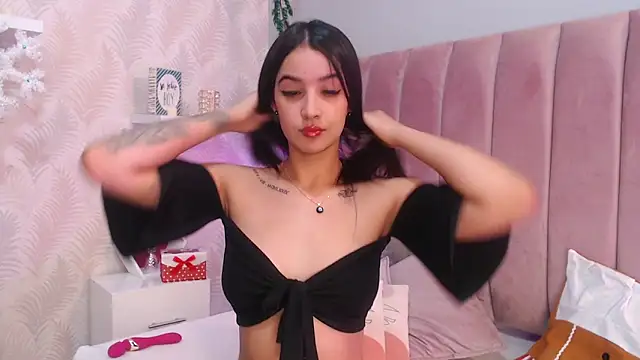 LeenaBrown online show from December 4, 1:02 pm