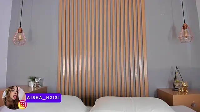 aisha h  online show from October 5, 10:59 pm