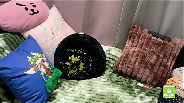 Unique-Beauty online show from November 22, 5:59 pm