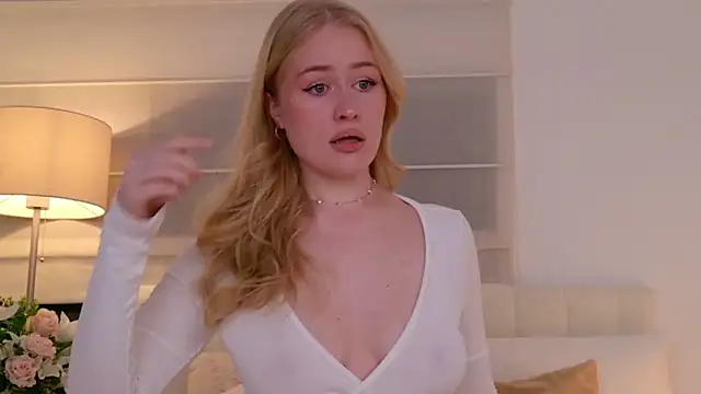 JuliaJaee online show from March 16, 6:34 pm