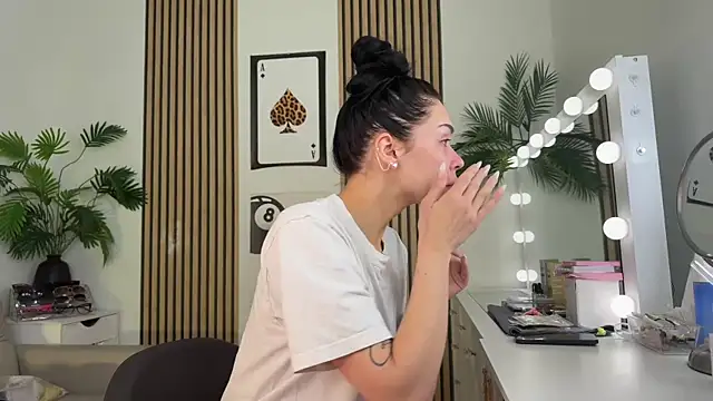 Snapshot of NattyFierros chatting on October 15, 5:37 pm NattyFierros online show from October 15, 5:37 pm