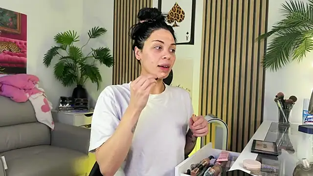 Snapshot of NattyFierros chatting on October 20, 7:00 am NattyFierros online show from October 20, 7:00 am