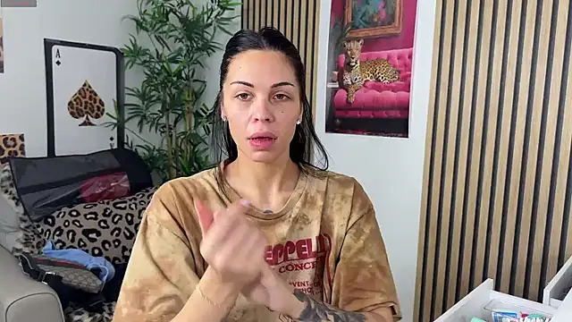 Snapshot of NattyFierros chatting on September 15, 9:22 pm NattyFierros online show from September 15, 9:22 pm