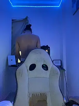 RoomExotic11 online show from October 14, 10:18 am