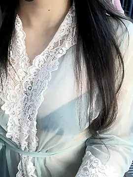 Snapshot of _Linez_ chatting on October 31, 6:34 pm Linez online show from October 31, 6:34 pm