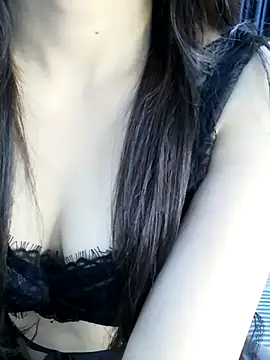 Snapshot of _Linez_ chatting on October 2, 6:46 pm Linez online show from October 2, 6:46 pm