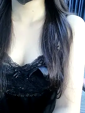 Snapshot of _Linez_ chatting on October 1, 6:35 pm Linez online show from October 1, 6:35 pm