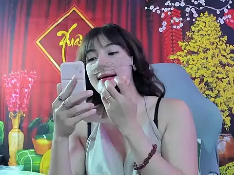 Julie nguyen online show from January 7, 6:28 am