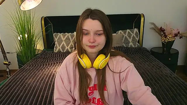 MagicPeachh  online show from April 14, 6:02 am