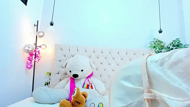 Victoria Coleman online show from December 2, 7:16 pm