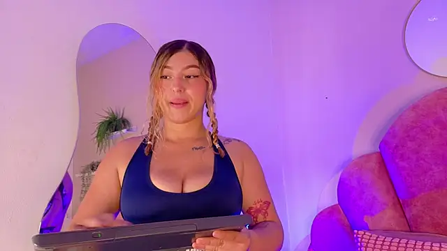 Snapshot of LilithSmith_ chatting on October 7, 11:47 am LilithSmith online show from October 7, 11:47 am