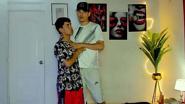 oversizedxguys online show from April 16, 1:39 am