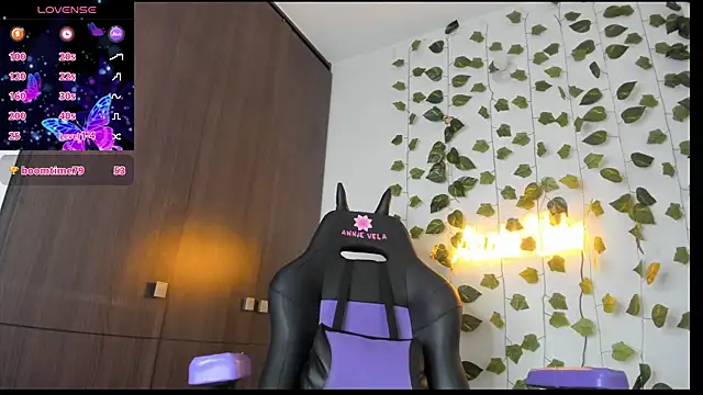 Snapshot of Annie_Velas_ chatting on October 23, 10:05 pm Annie Velas  online show from October 23, 10:05 pm