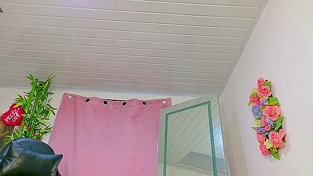 scarlet-jonesx online show from February 18, 11:37 pm