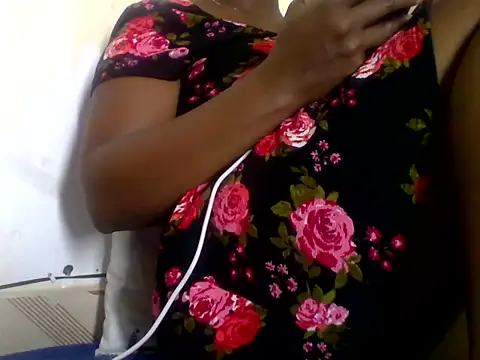 Snapshot of Hot-zeenah chatting on October 15, 11:24 am Hot-zeenah online show from October 15, 11:24 am