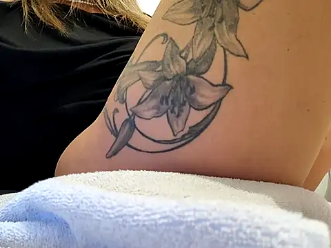 sweethotmilf888 online show from November 7, 9:26 am