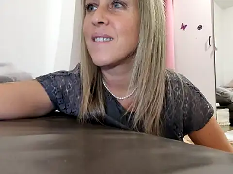 sweethotmilf888 online show from December 22, 5:27 pm