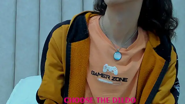 Snapshot of FreyaMoller chatting on October 31, 7:51 pm FreyaMoller online show from October 31, 7:51 pm