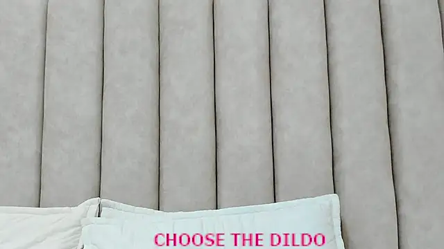 Snapshot of FreyaMoller chatting on October 1, 7:19 pm FreyaMoller online show from October 1, 7:19 pm