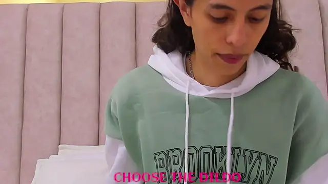 Snapshot of FreyaMoller chatting on September 19, 7:46 pm FreyaMoller online show from September 19, 7:46 pm