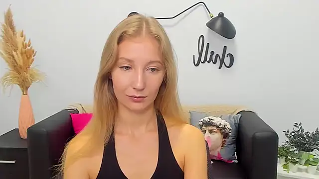 Snapshot of LolaWilsons chatting on September 16, 7:27 am LolaWilsons online show from September 16, 7:27 am