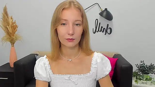 Snapshot of LolaWilsons chatting on September 12, 6:25 am LolaWilsons online show from September 12, 6:25 am