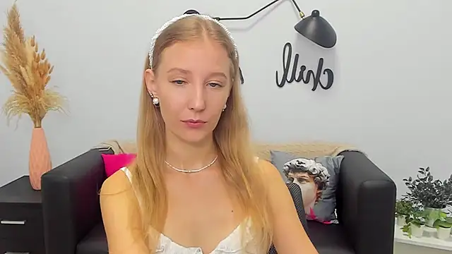 Snapshot of LolaWilsons chatting on September 15, 7:16 am LolaWilsons online show from September 15, 7:16 am