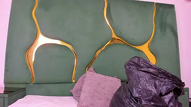 VaneLin18 online show from January 8, 9:30 pm