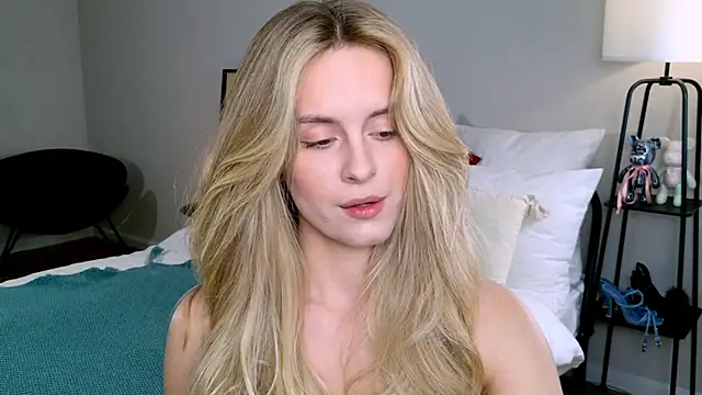 RozzitaBedberry online show from October 24, 2:02 pm