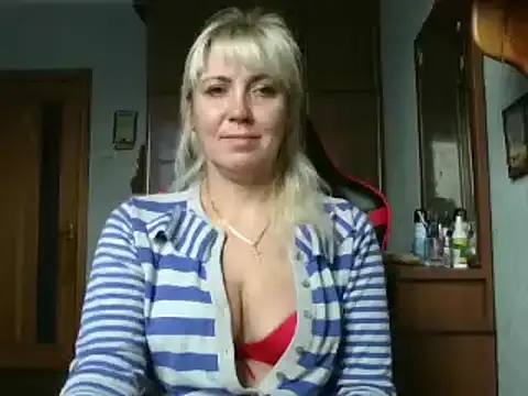 Snapshot of IrinaB1 chatting on October 21, 7:01 am IrinaB1 online show from October 21, 7:01 am