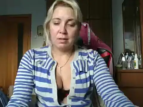 Snapshot of IrinaB1 chatting on October 4, 1:39 pm IrinaB1 online show from October 4, 1:39 pm