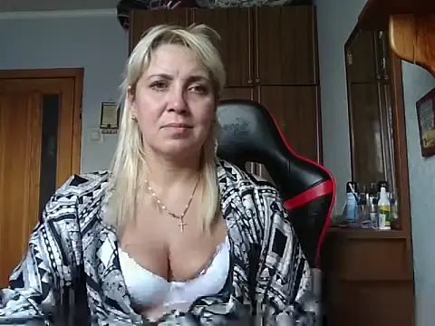 Snapshot of IrinaB1 chatting on October 23, 11:05 am IrinaB1 online show from October 23, 11:05 am