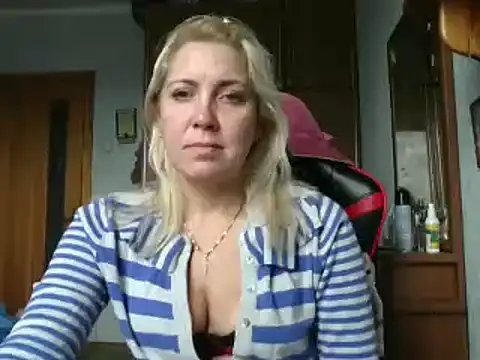 Snapshot of IrinaB1 chatting on October 9, 7:23 am IrinaB1 online show from October 9, 7:23 am