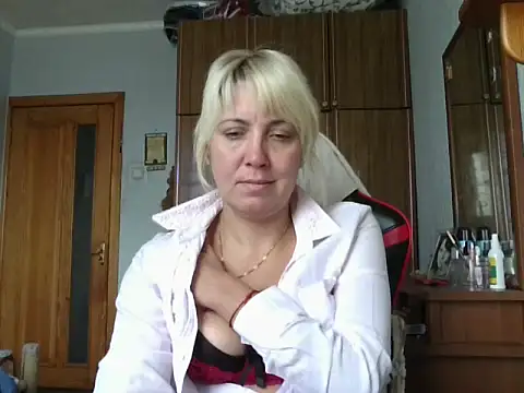 Snapshot of IrinaB1 chatting on September 27, 9:05 am IrinaB1 online show from September 27, 9:05 am