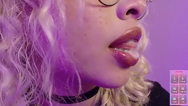 Haelycute online show from March 26, 4:14 am