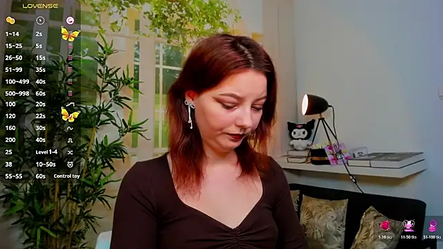 pretty little thing online show from December 15, 5:18 pm