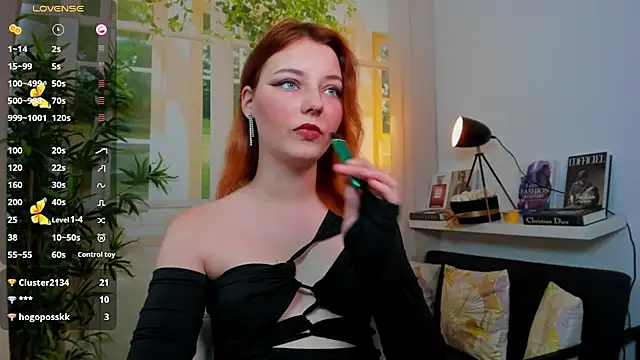 pretty little thing online show from September 26, 2:15 pm