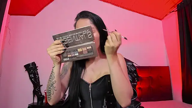 Snapshot of MistressVenena chatting on October 30, 10:11 pm MistressVenena online show from October 30, 10:11 pm